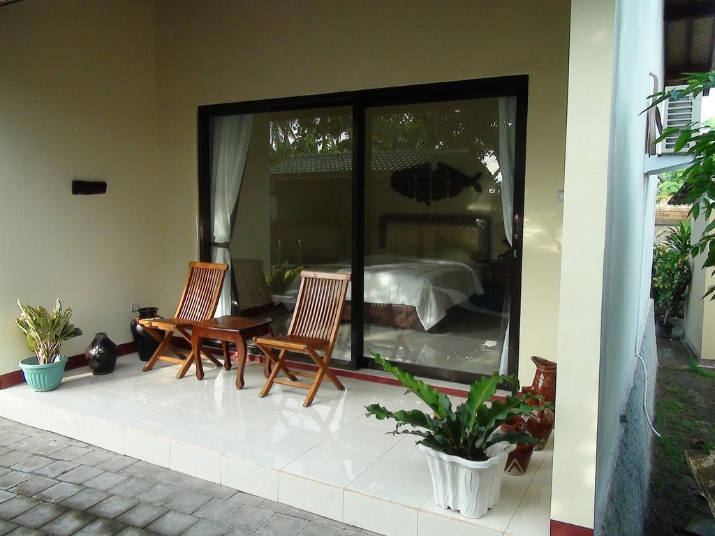 Villa Yukie Senggigi Montongbuwoh Rum bild
