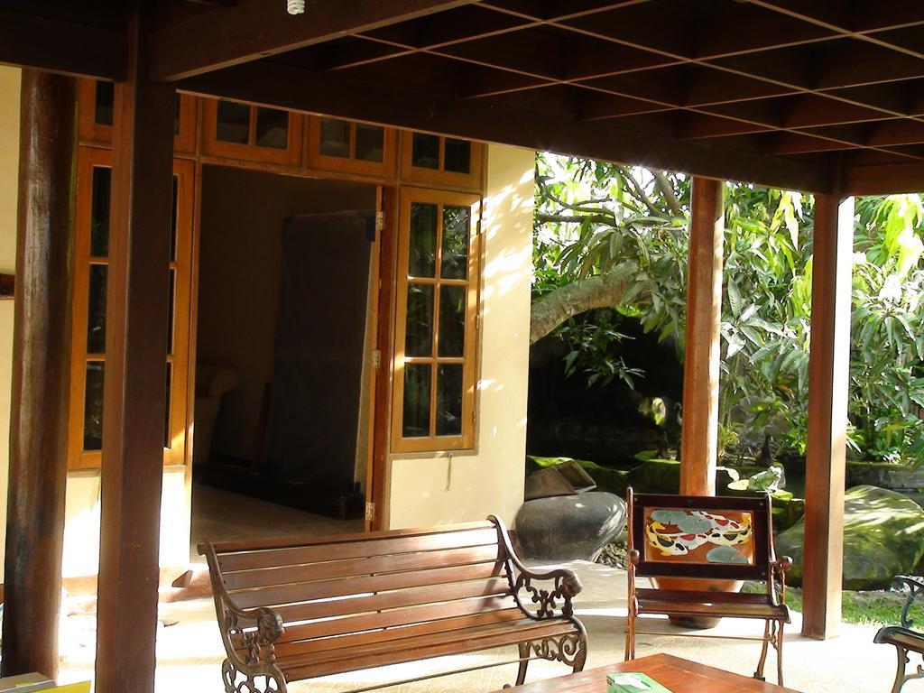 Villa Yukie Senggigi Montongbuwoh Rum bild