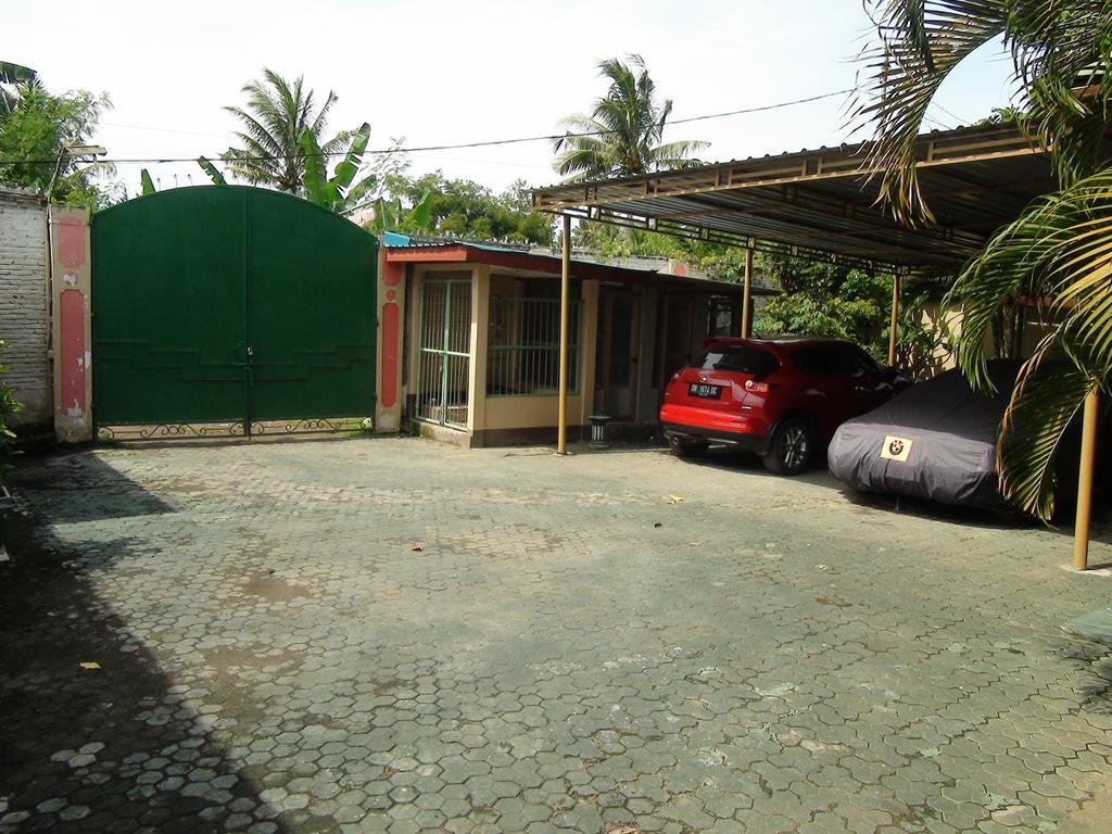 Villa Yukie Senggigi Montongbuwoh Exteriör bild