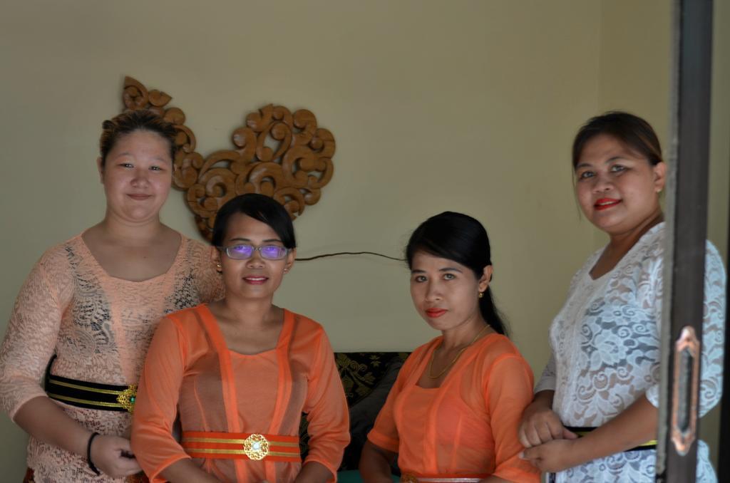Villa Yukie Senggigi Montongbuwoh Exteriör bild