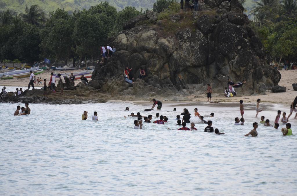 Villa Yukie Senggigi Montongbuwoh Exteriör bild