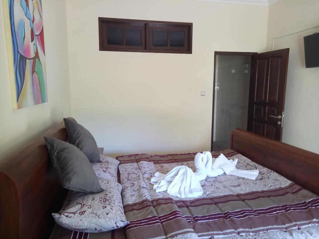 Villa Yukie Senggigi Montongbuwoh Exteriör bild