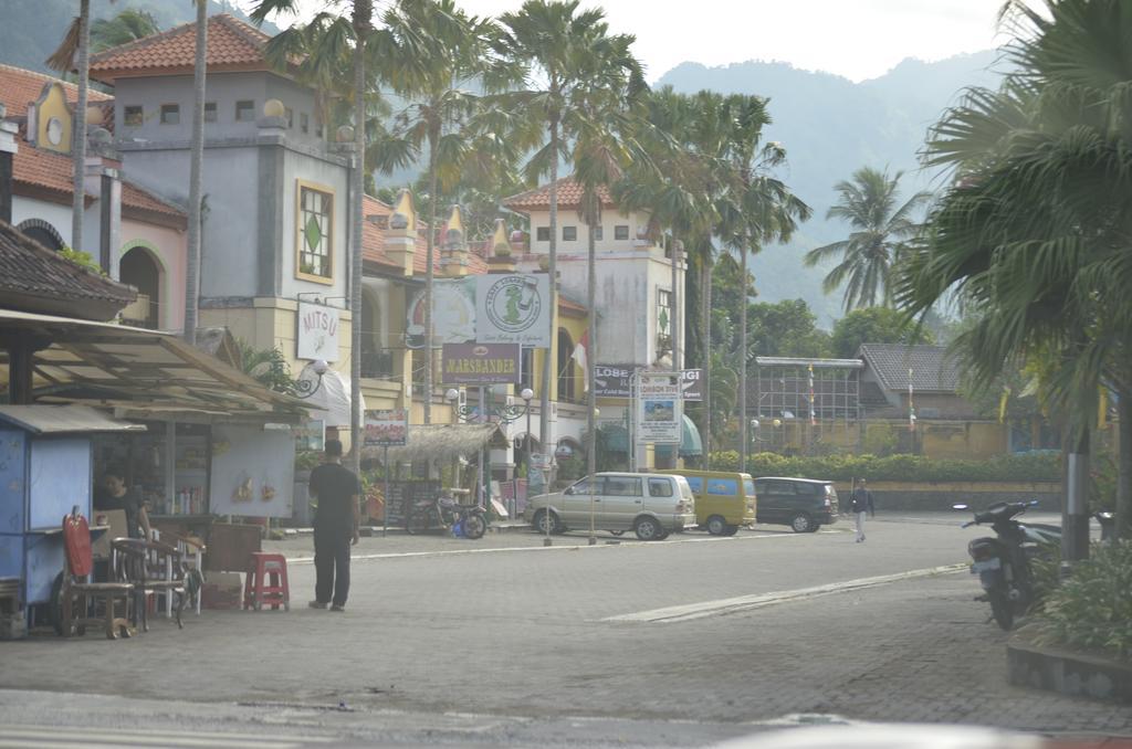 Villa Yukie Senggigi Montongbuwoh Exteriör bild