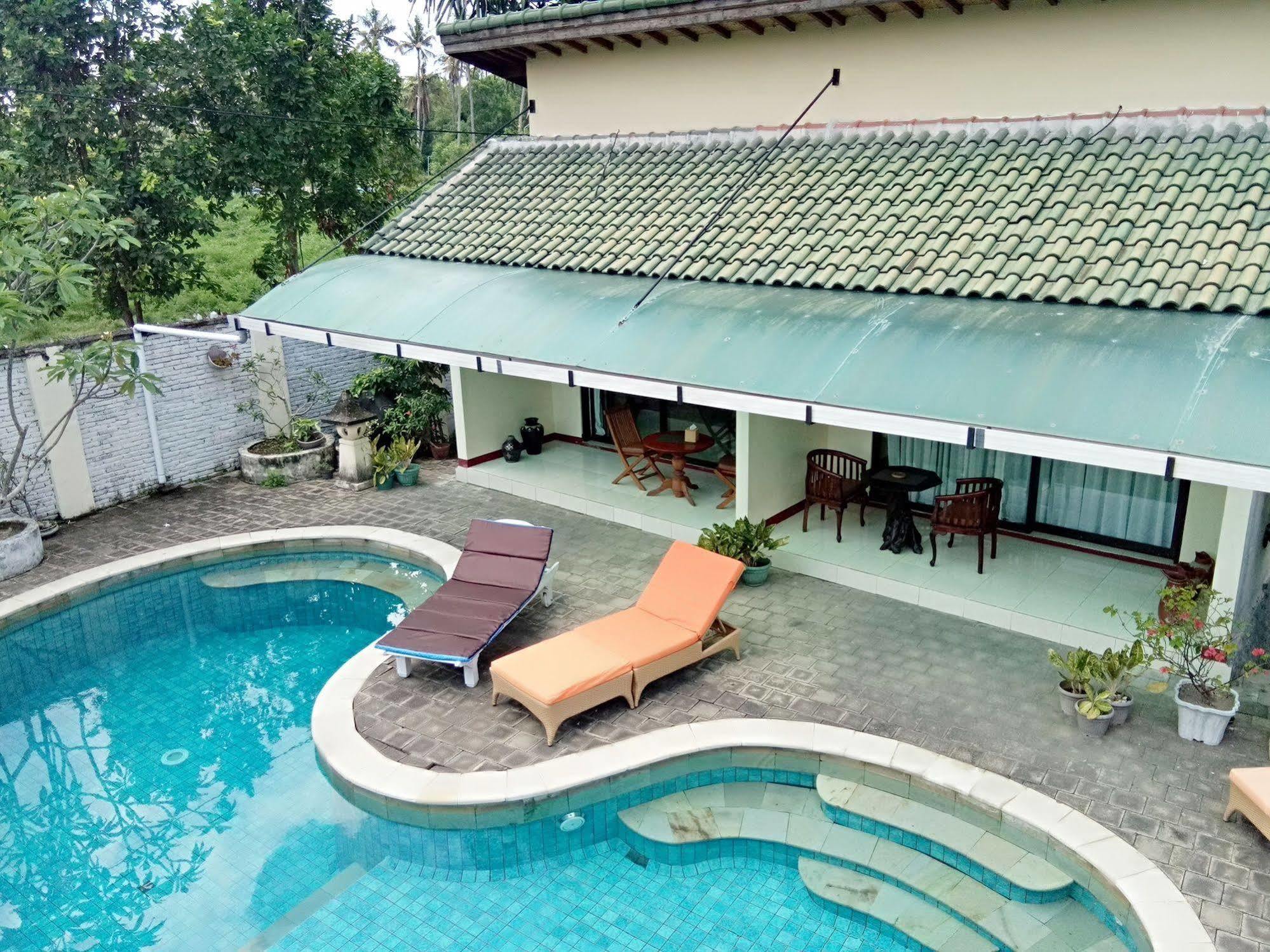 Villa Yukie Senggigi Montongbuwoh Exteriör bild