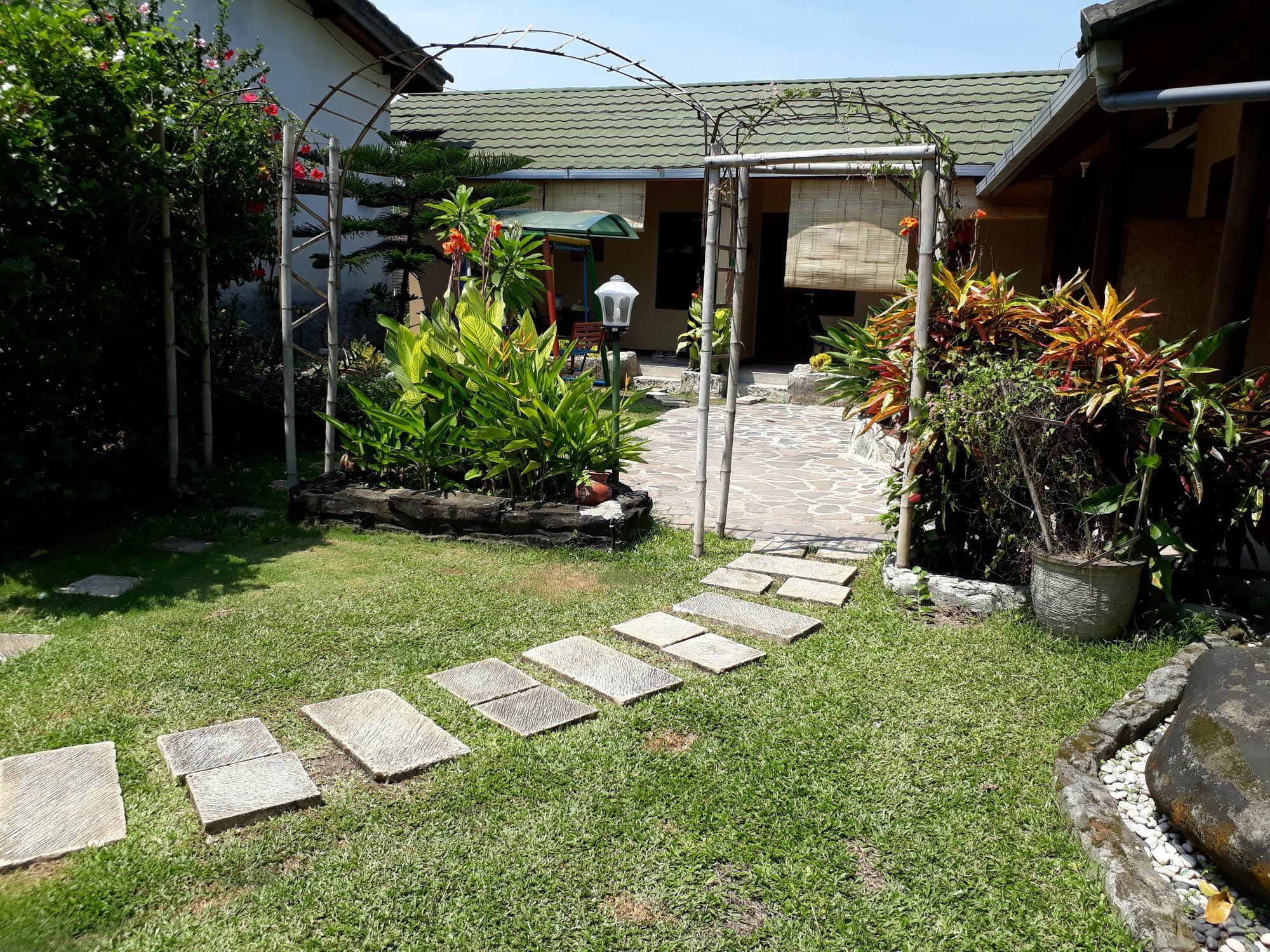 Villa Yukie Senggigi Montongbuwoh Exteriör bild