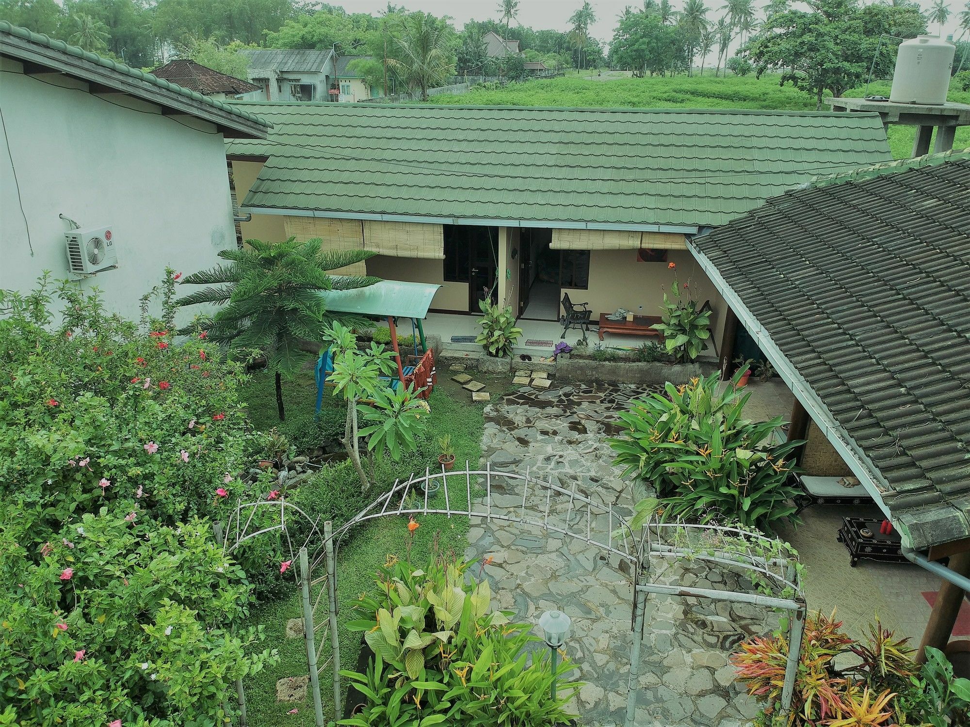 Villa Yukie Senggigi Montongbuwoh Exteriör bild