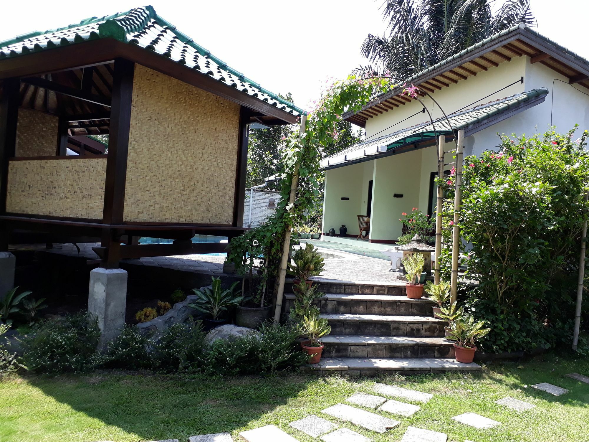 Villa Yukie Senggigi Montongbuwoh Exteriör bild