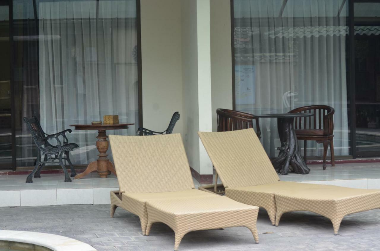 Villa Yukie Senggigi Montongbuwoh Exteriör bild