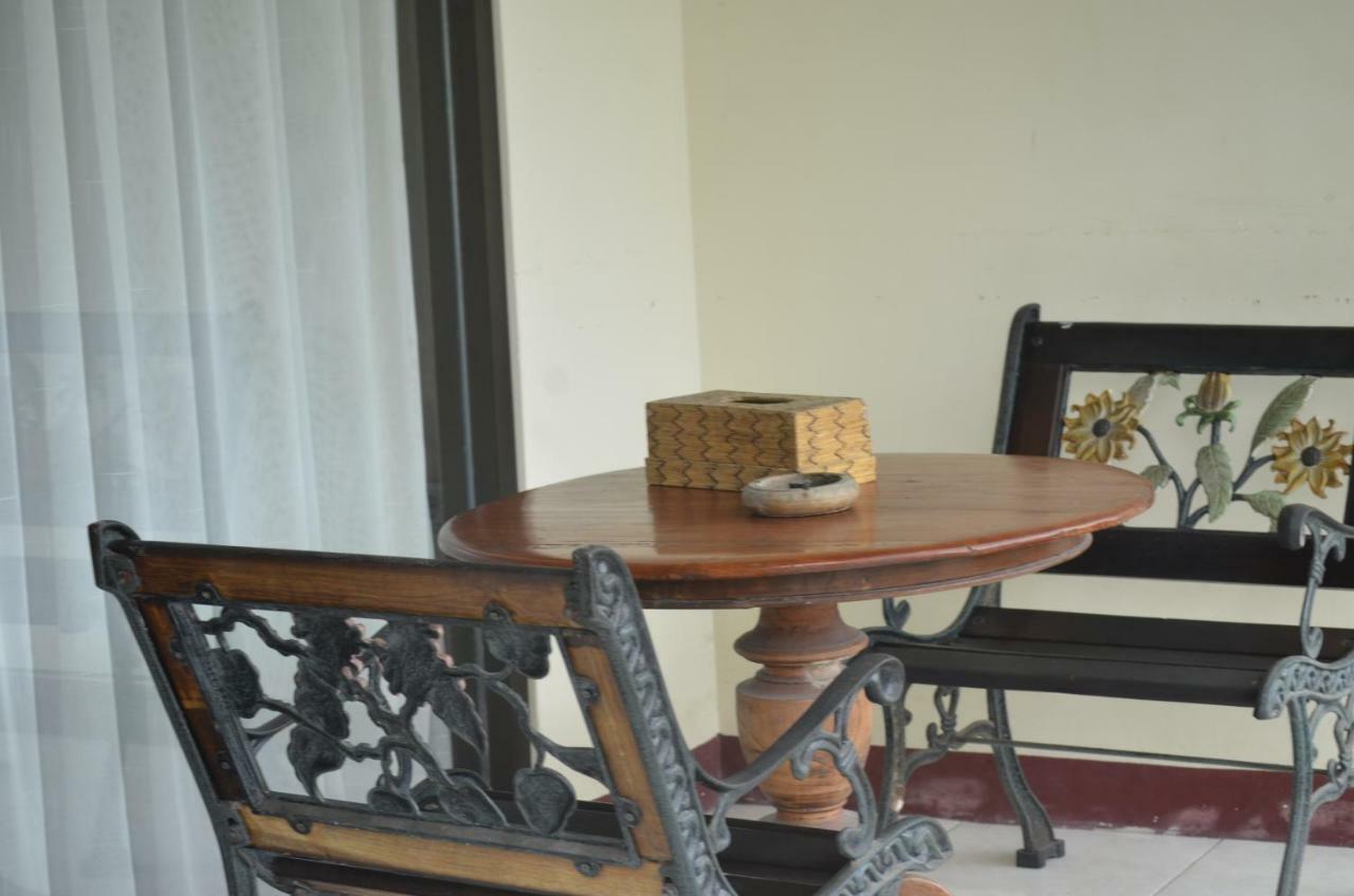 Villa Yukie Senggigi Montongbuwoh Exteriör bild