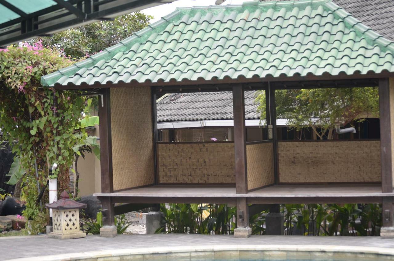 Villa Yukie Senggigi Montongbuwoh Exteriör bild
