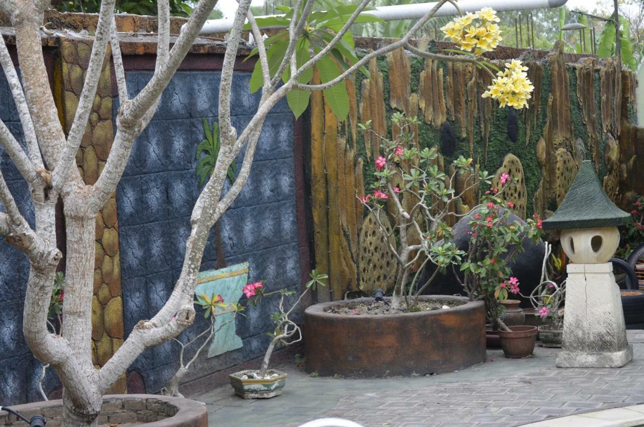 Villa Yukie Senggigi Montongbuwoh Exteriör bild