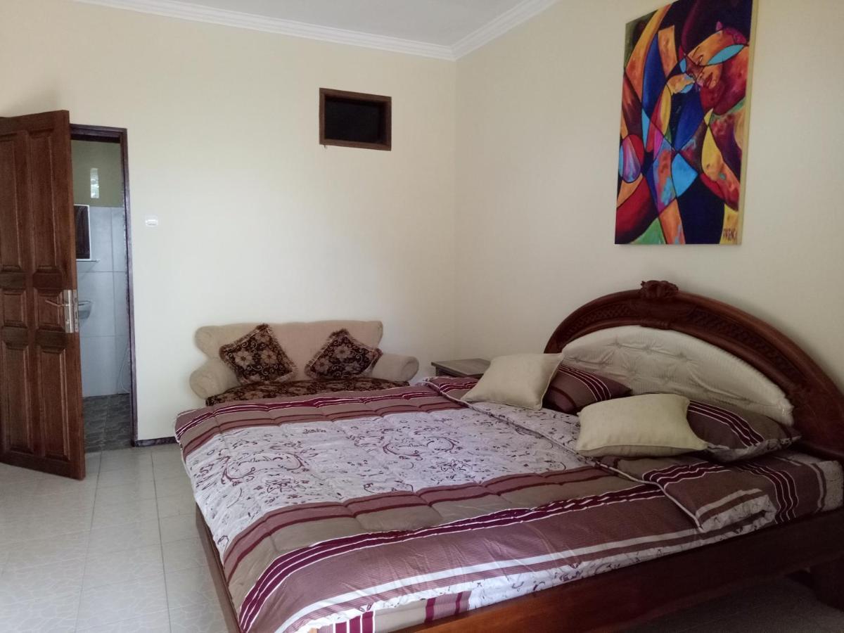 Villa Yukie Senggigi Montongbuwoh Exteriör bild